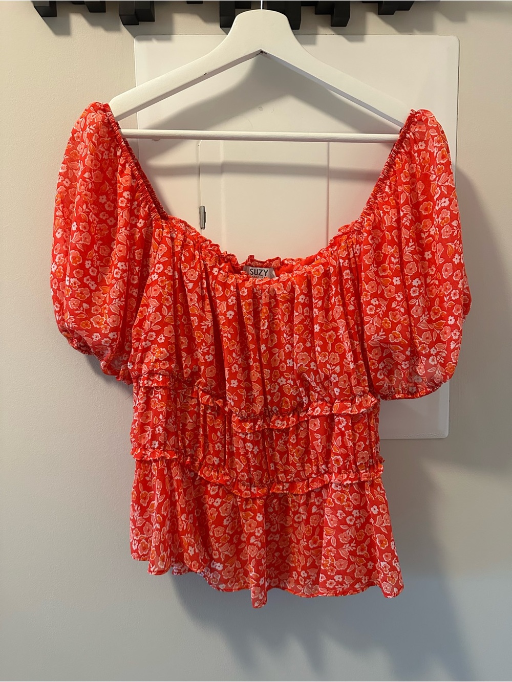 Suzy Shier Coral Red Floral Puff-Sleeve Peasant Top